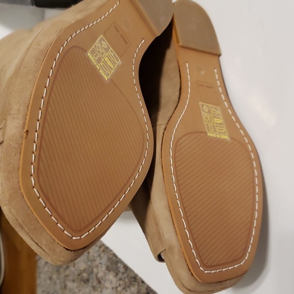 DOLCE VITA OPEN TOE WEDGES SIZE 10
NOT AVAILABLE DONATED - Picture 6 of 8